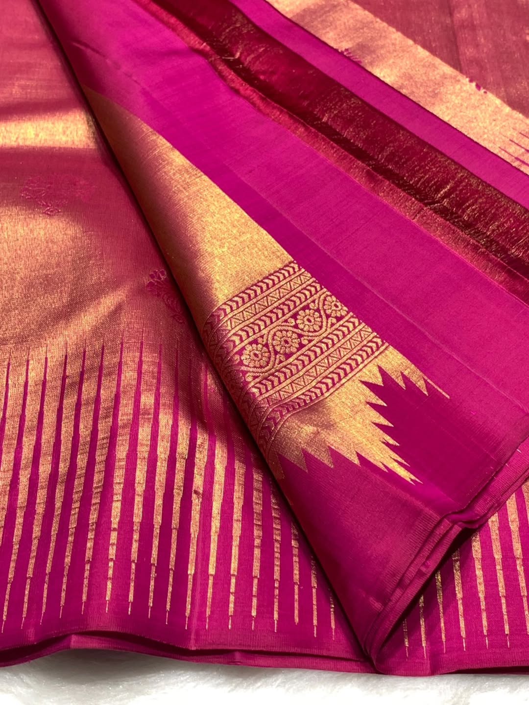 Prominent Dark Pink Pure Zari Weaving Banarasi Silk Saree With Palimpsest Blouse Piece - Image 6