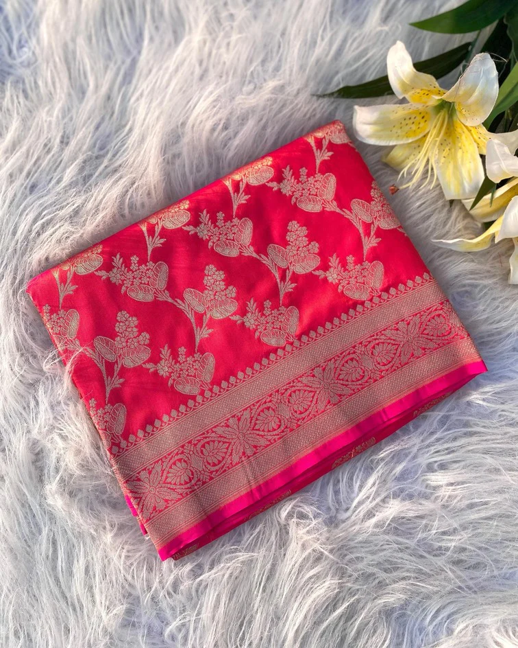 Prominent Red Soft Banarasi Silk Saree With Pleasant Blouse Piece - Image 2