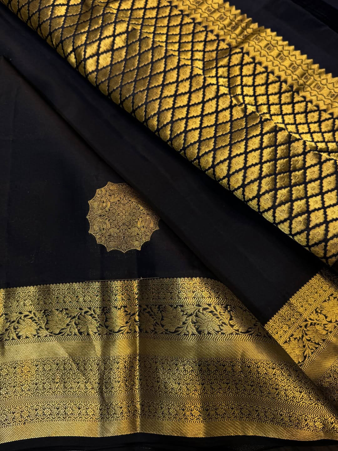 Propinquity Black Pure Zari Weaving Banarasi Silk Saree With Refreshing Blouse Piece - Image 2