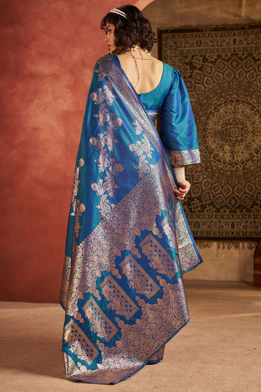 Propinquity Rama Pure Zari Weaving Banarasi Silk Saree With Entrancing Blouse Piece - Image 6