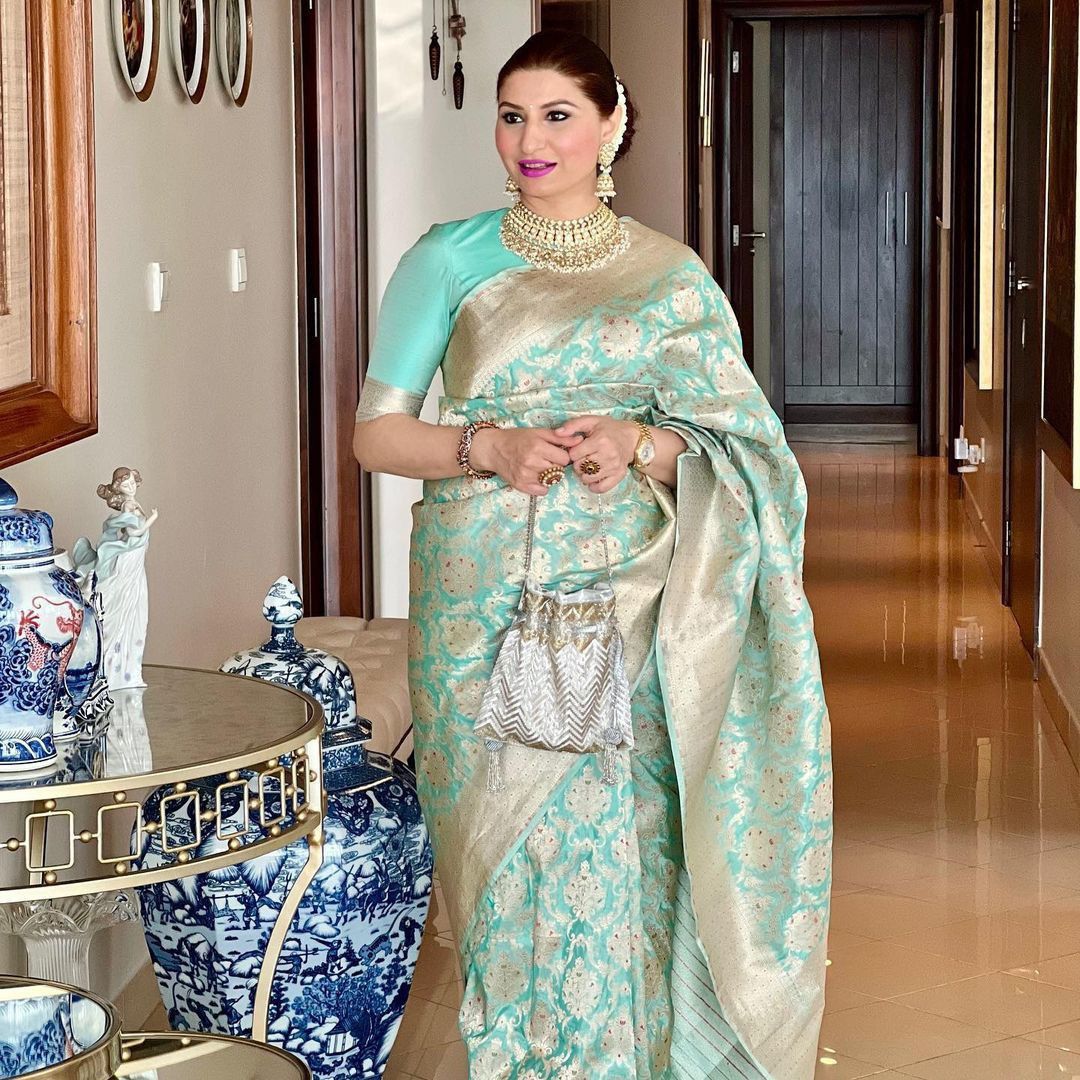 Propinquity Sea Green Soft Silk Saree With Gossamer Blouse Piece - Image 2