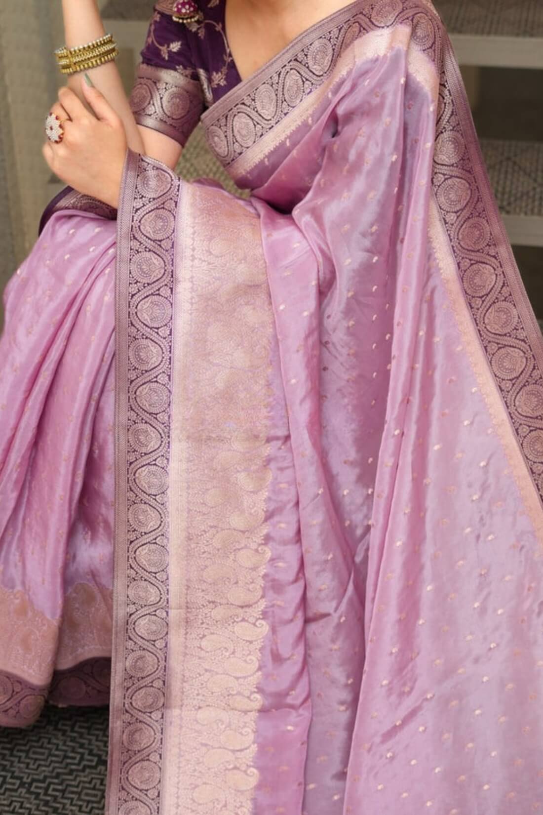 Pulsating Lavender Soft Silk Saree With Opulent Blouse Piece - Image 4
