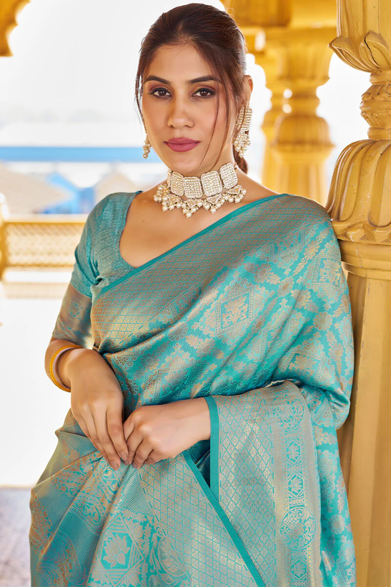Pulsating Sea Green Kanjivaram Silk Saree With Resplendent Blouse Piece - Image 2