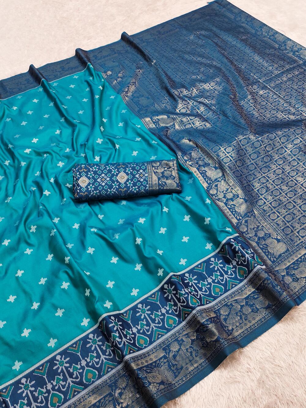 Quintessential Firozi Pure Zari Weaving Banarasi Silk Saree With Mesmeric Blouse Piece