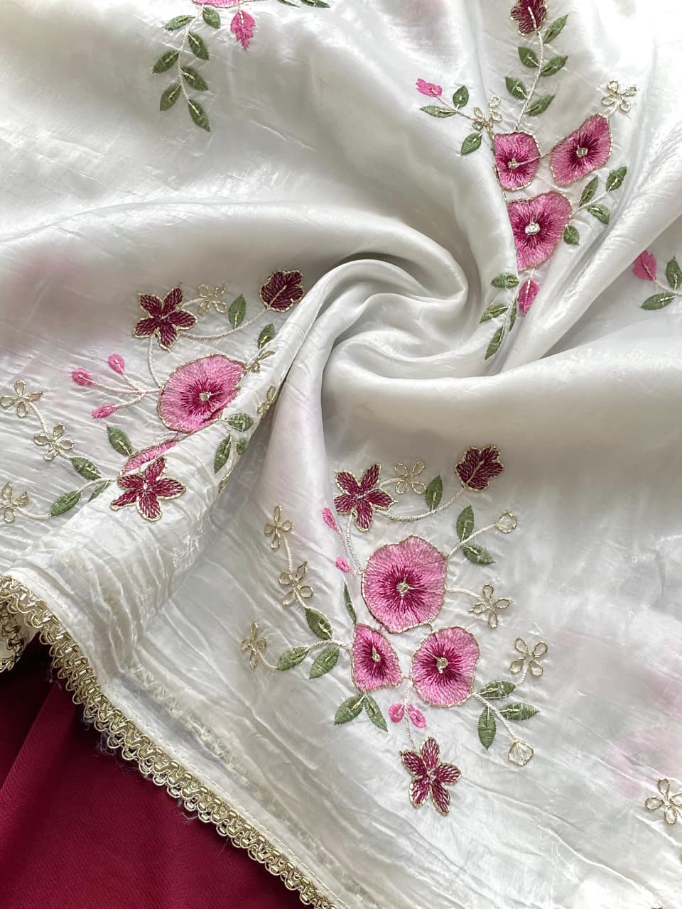 Radiant Off White Handwork Crush Silk Saree With Alluring Blouse Piece - Image 3