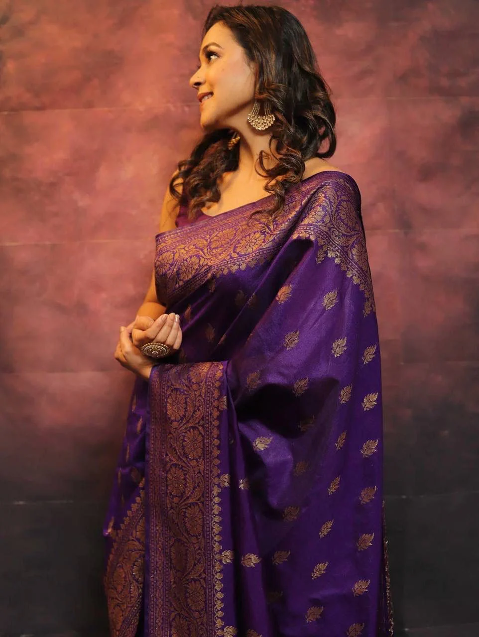Radiant Purple Soft Silk Saree With Deserving Blouse Piece - Image 4