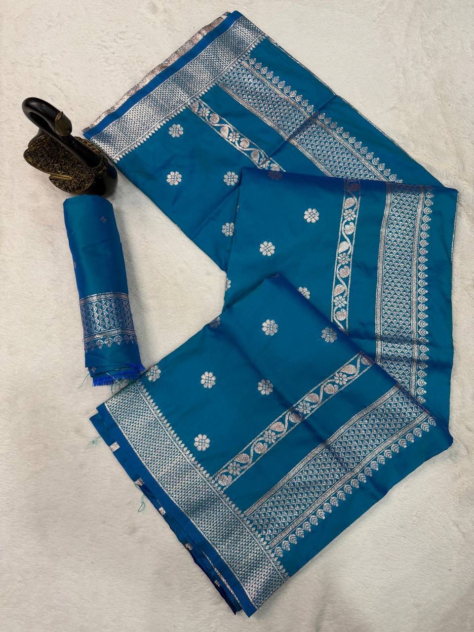 Ratatouille Rama Pure Zari Weaving Banarasi Silk Saree With Ethereal Blouse Piece - Image 2