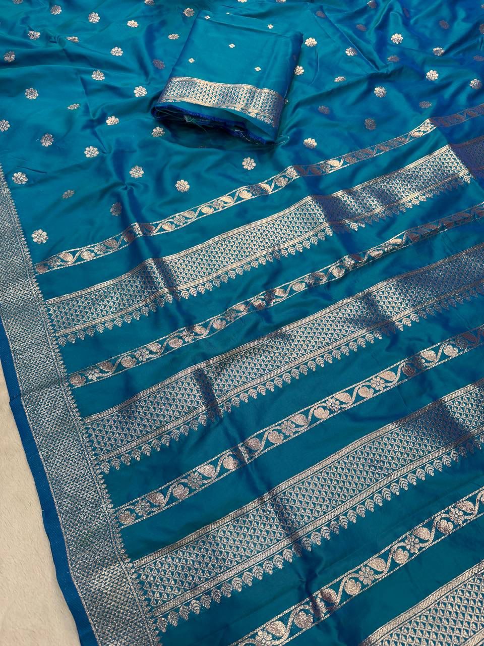 Ratatouille Rama Pure Zari Weaving Banarasi Silk Saree With Ethereal Blouse Piece - Image 3