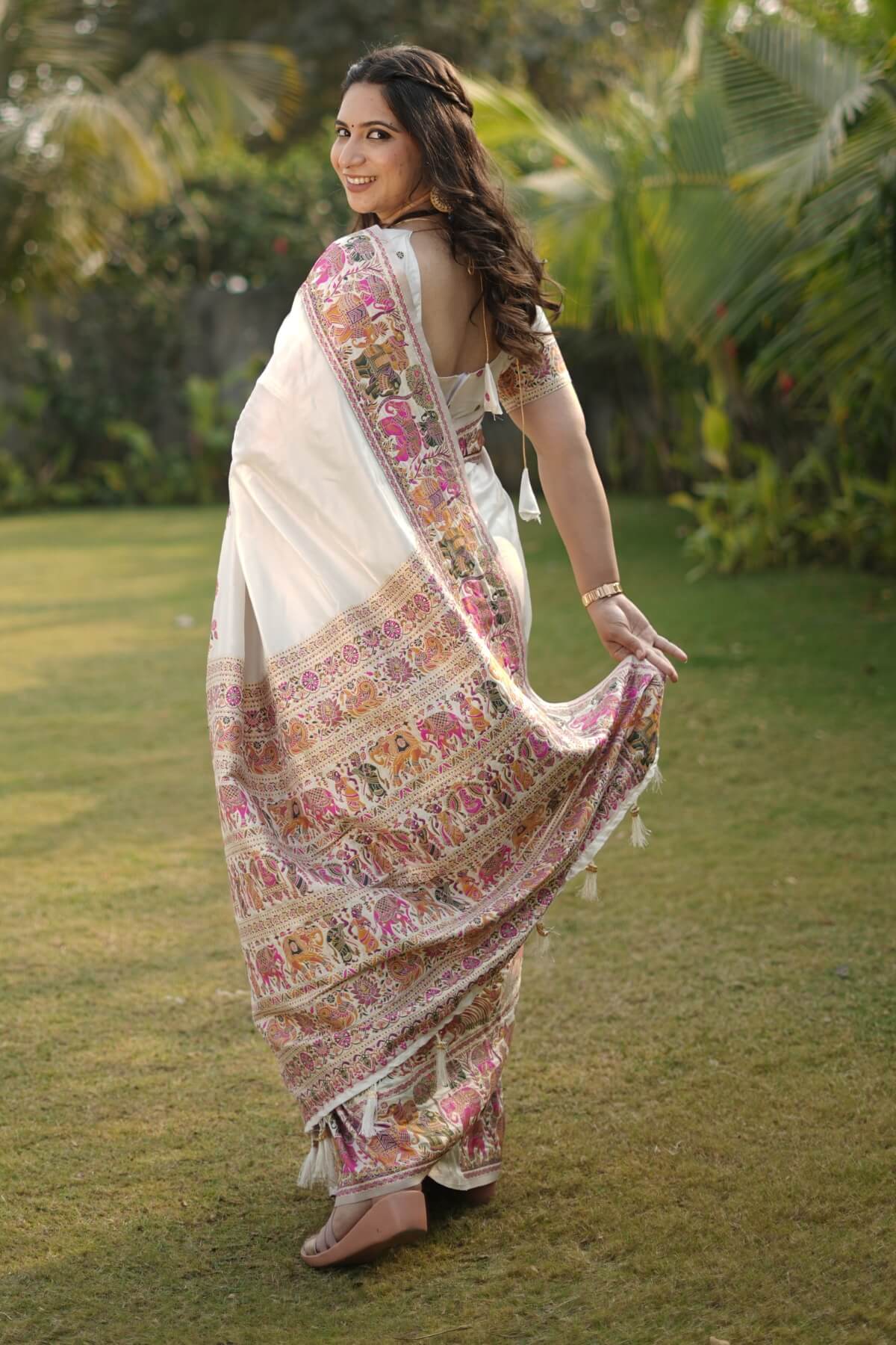 Redolent Beige Pashmina Saree With Embrocation Blouse Piece - Image 4