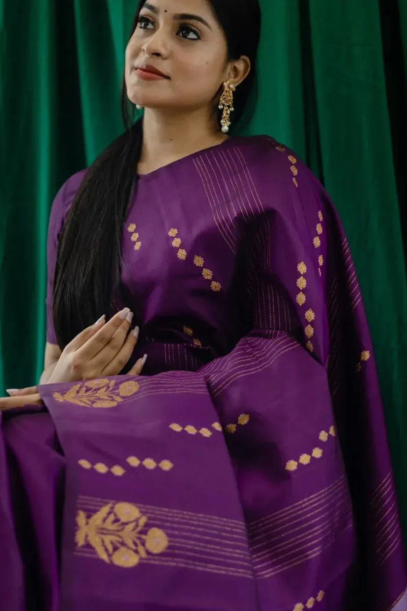 Redolent Purple Soft Silk Saree With Fragrant Blouse Piece - Image 4