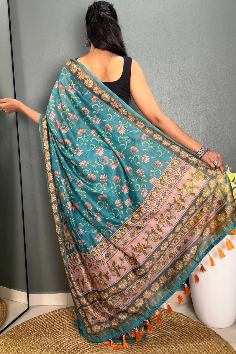 Redolent Rama Kalamkari Printed Saree With Denouement Blouse Piece - Image 4