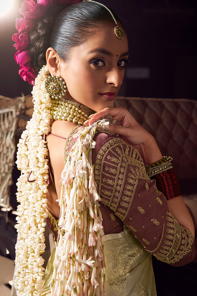Refreshing Beige Pure Viscose Tissue Banarasi Silk Saree With Whimsical Blouse Piece - Image 4