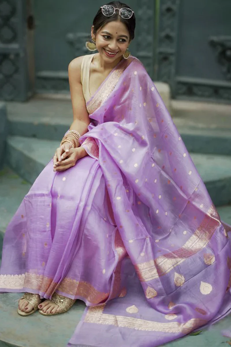Refreshing Lavender Linen Silk Saree With Phenomenal Blouse Piece - Image 3