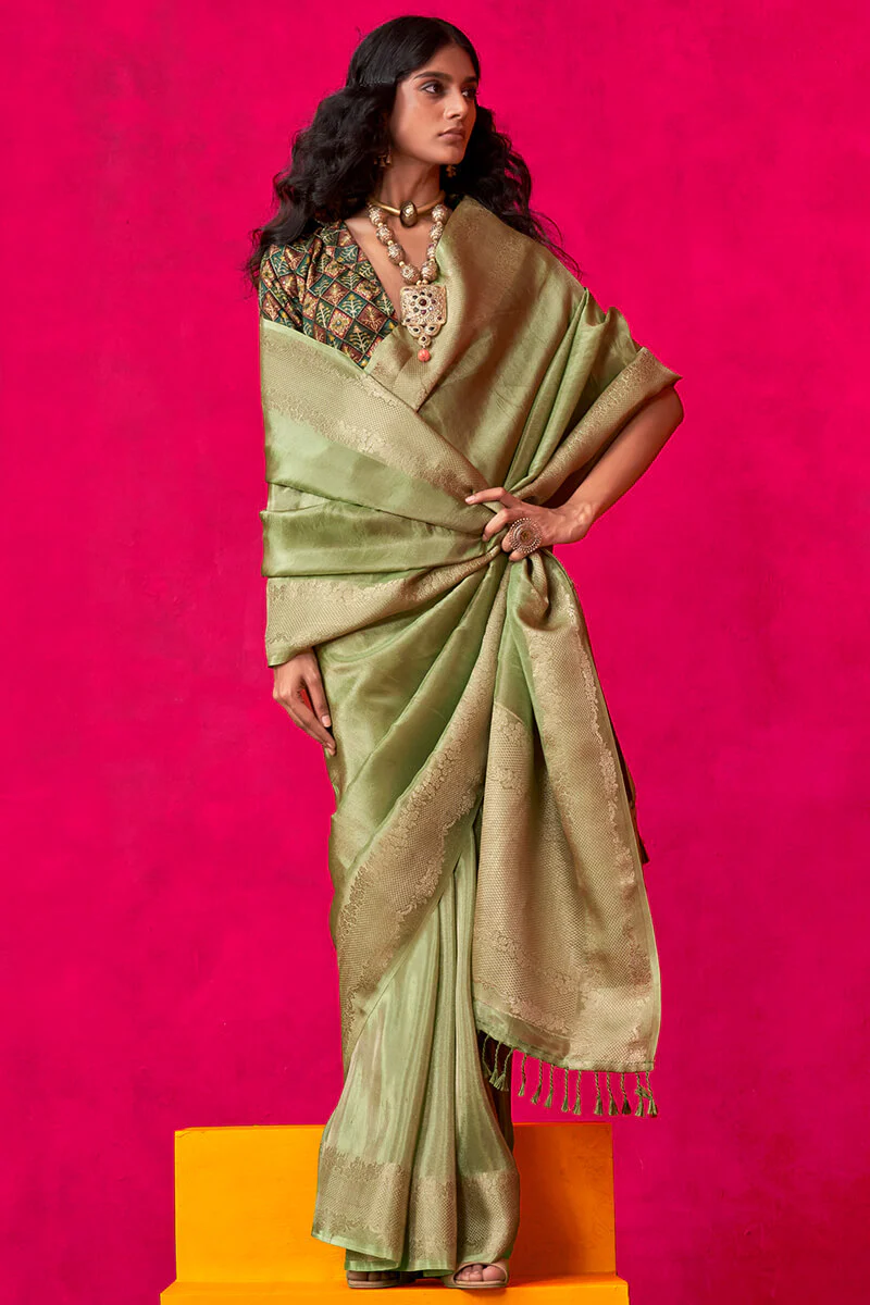 Resonant Green Soft Banarasi Tissue Silk Saree With Beauteous Blouse Piece - Image 3
