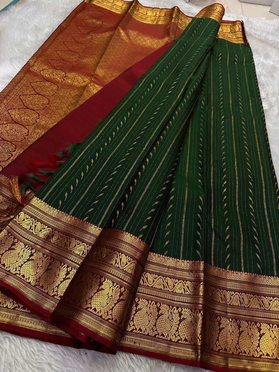 Resplendent Dark Green Soft Silk Saree With Lustrous Blouse Piece - Image 2