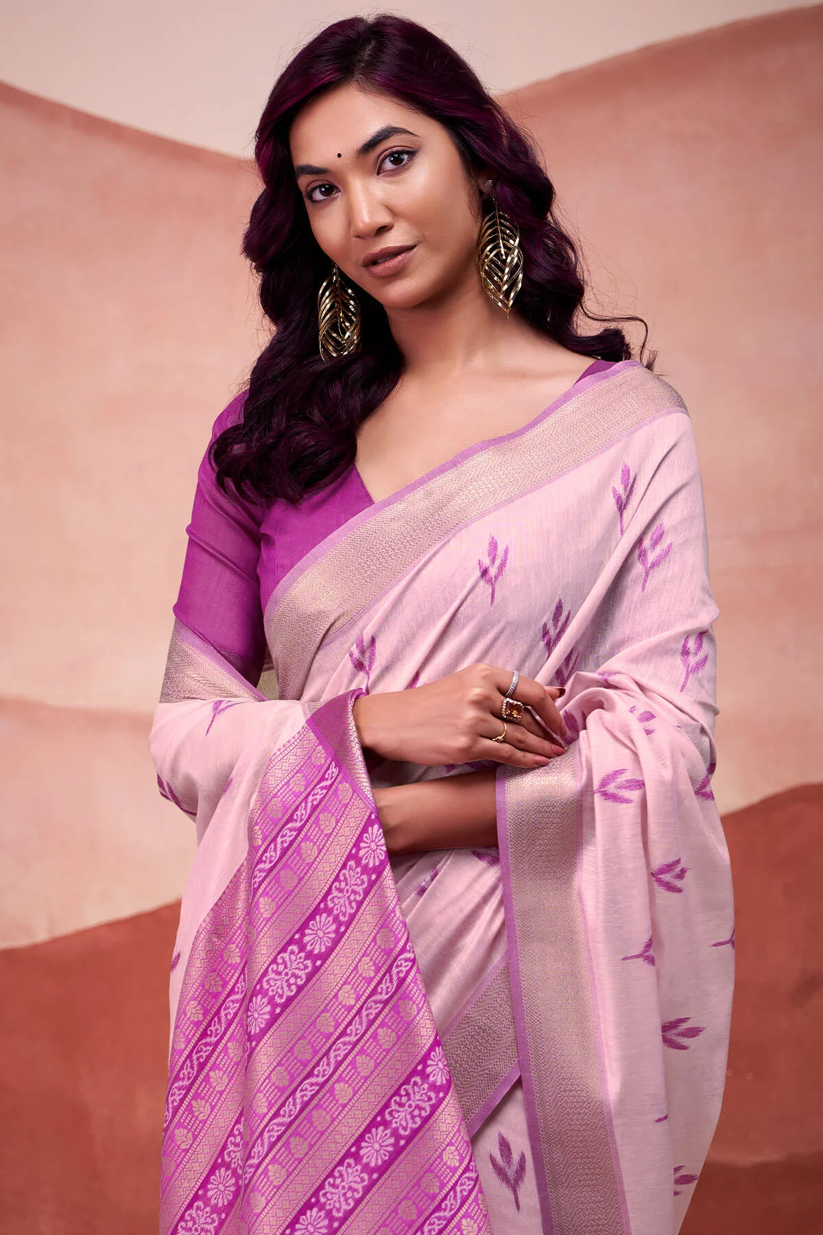 Scintillating Lavender Cotton Silk Saree With Precious Blouse Piece - Image 4