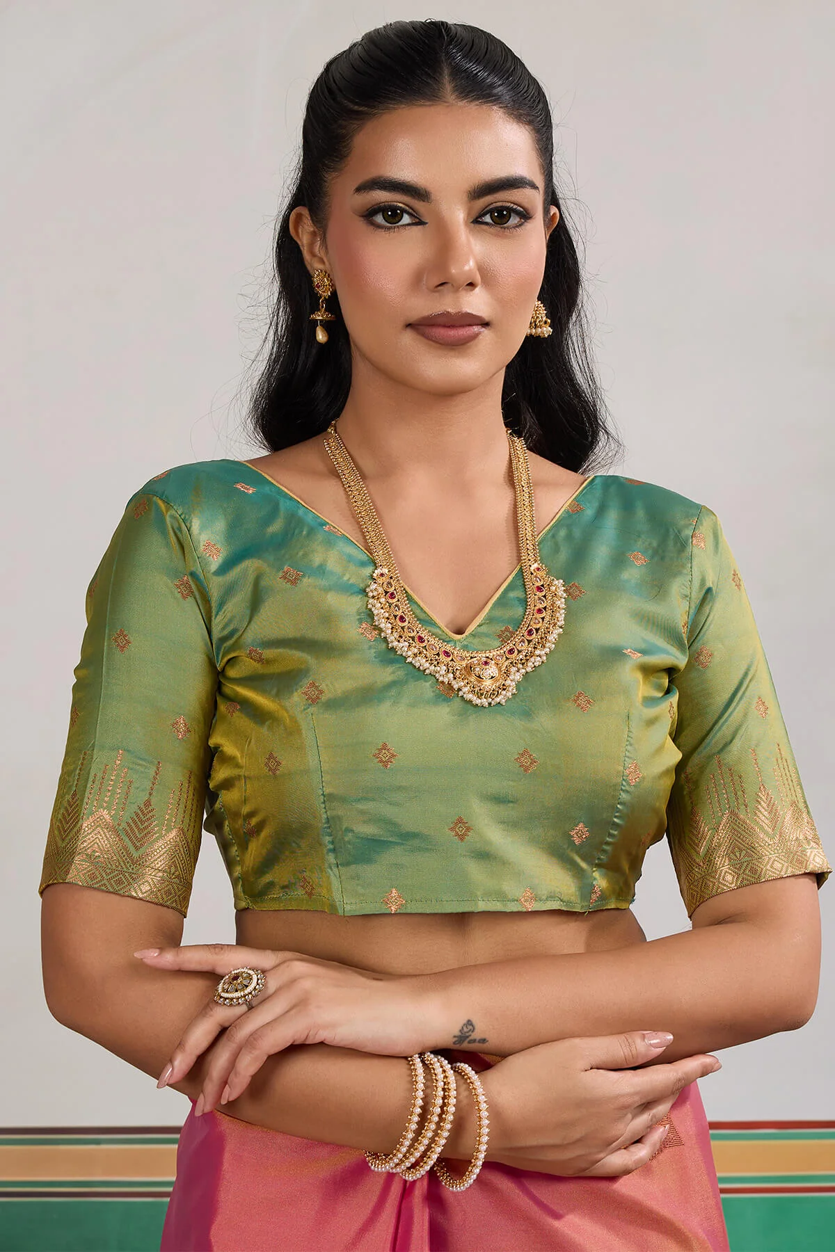 Scrumptious Pink Pure Zari Weaving Banarasi Silk Saree With Ailurophile Blouse Piece - Image 4