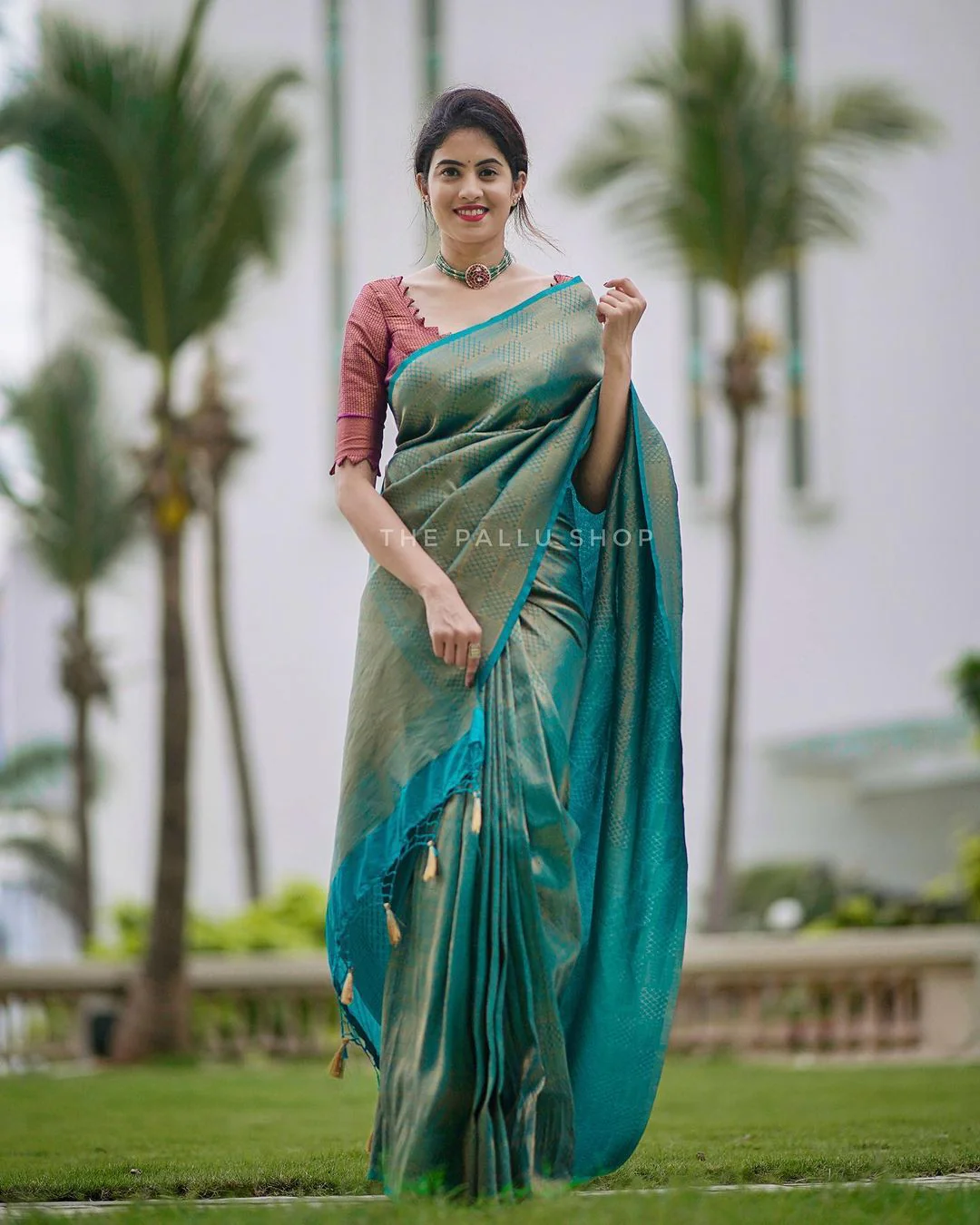 Scrumptious Rama Soft Silk Saree with Vestigial Blouse Piece - Image 4