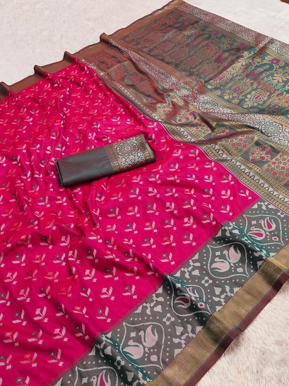 Scrupulous Dark Pink Pure Zari Weaving Banarasi Silk Saree With Impressive Blouse Piece