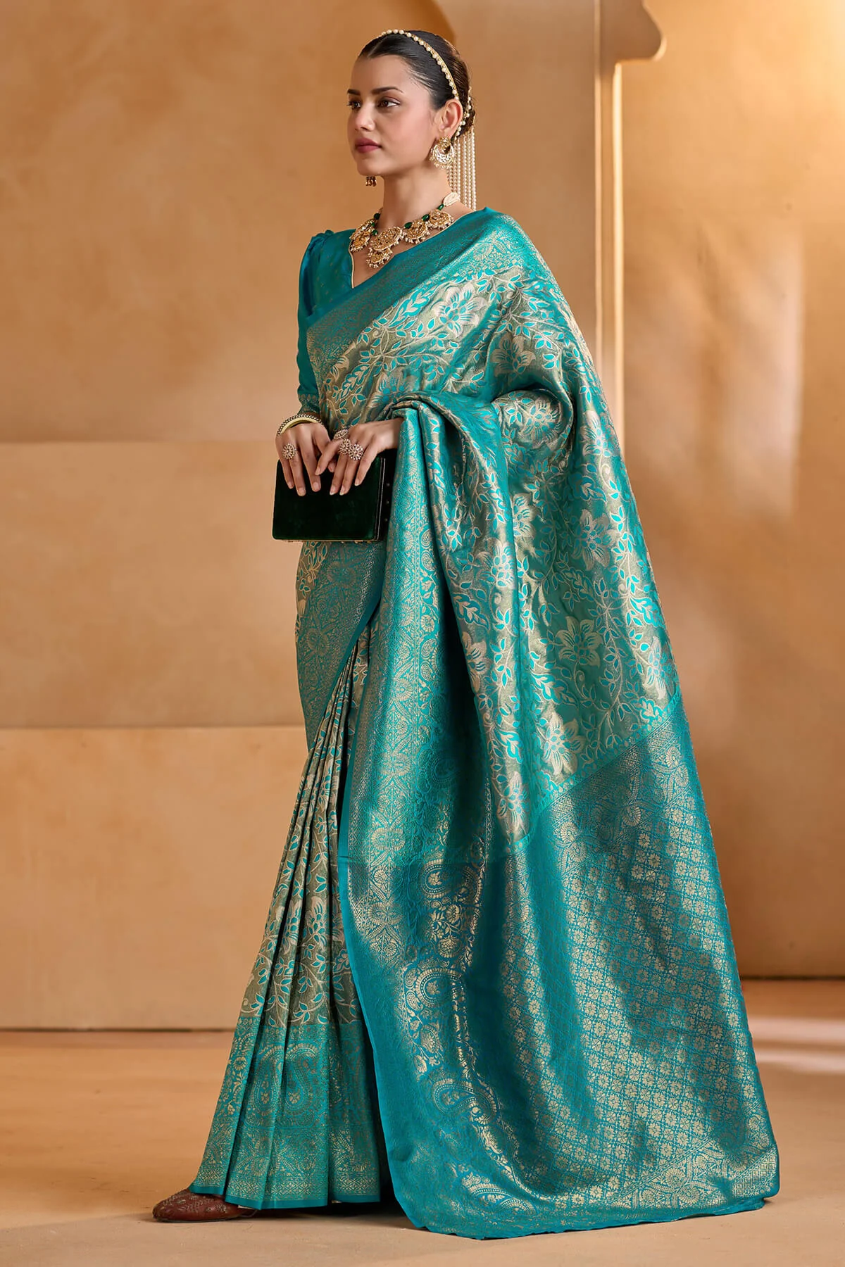 Sempiternal Firozi Kanjivaram Silk Saree With Unique Blouse Piece - Image 4