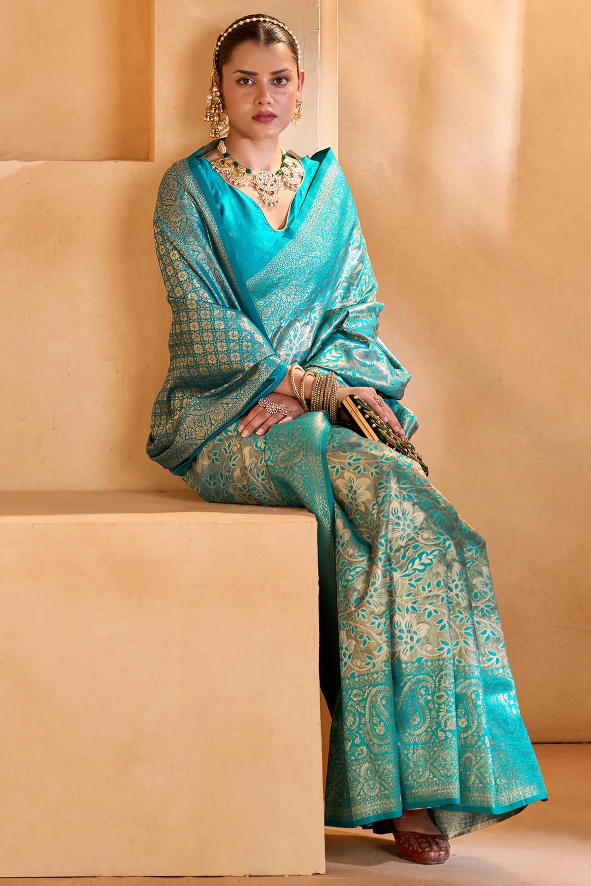 Sempiternal Firozi Kanjivaram Silk Saree With Unique Blouse Piece - Image 5