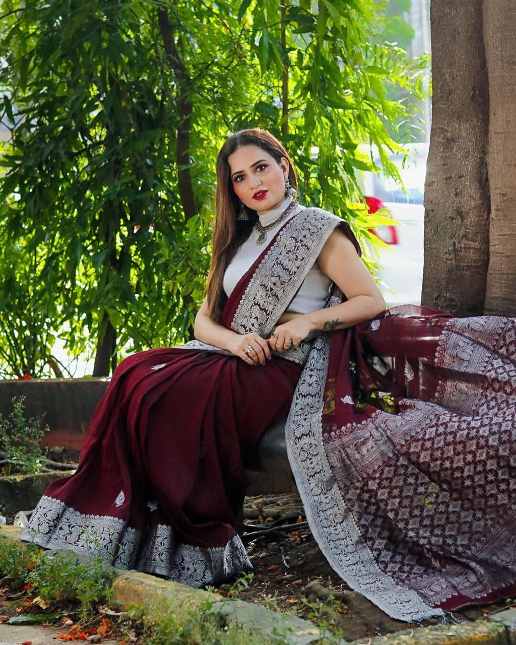 Sensational Wine Soft Banarasi Silk Saree With Attractive Blouse Piece - Image 5