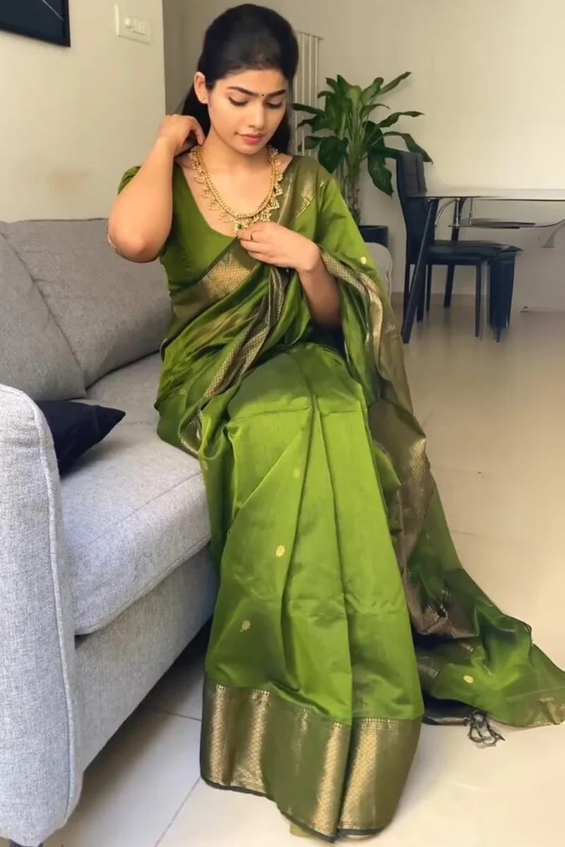 Seraglio Green Cotton Silk Saree With Magnificat Blouse Piece - Image 8