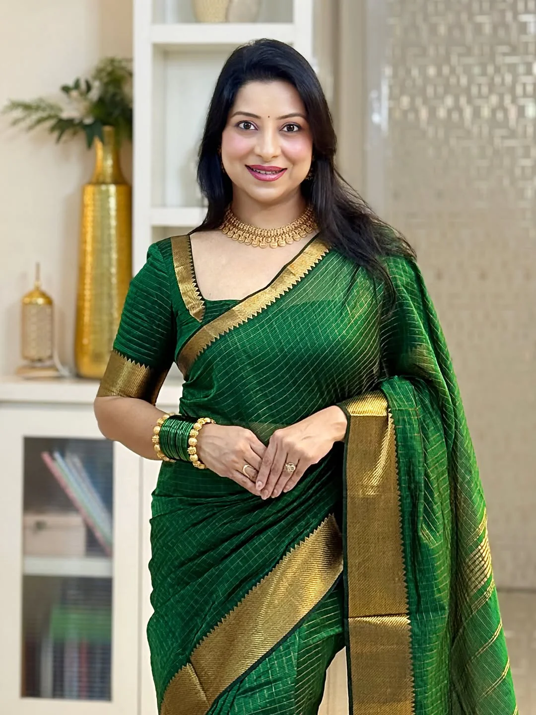 Serendipity Dark Green Soft Silk Saree With Phenomenal Blouse Piece - Image 2