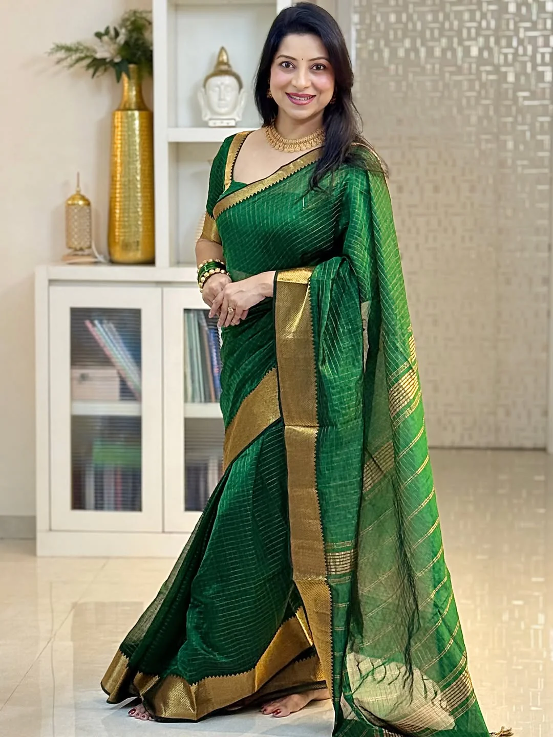 Serendipity Dark Green Soft Silk Saree With Phenomenal Blouse Piece - Image 3