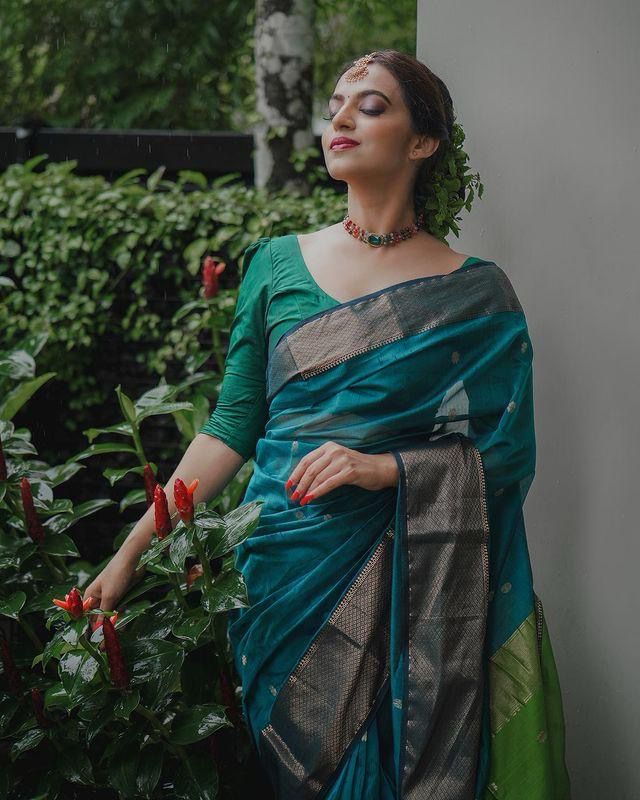 Serendipity Rama Soft Silk Saree With Ravishing Blouse Piece - Image 4