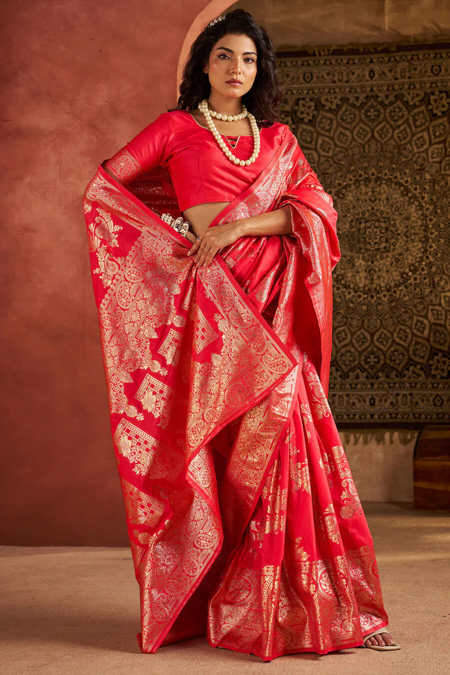 Sizzling Dark Pink Pure Zari Weaving Banarasi Silk Saree With Ailurophile Blouse Piece - Image 3