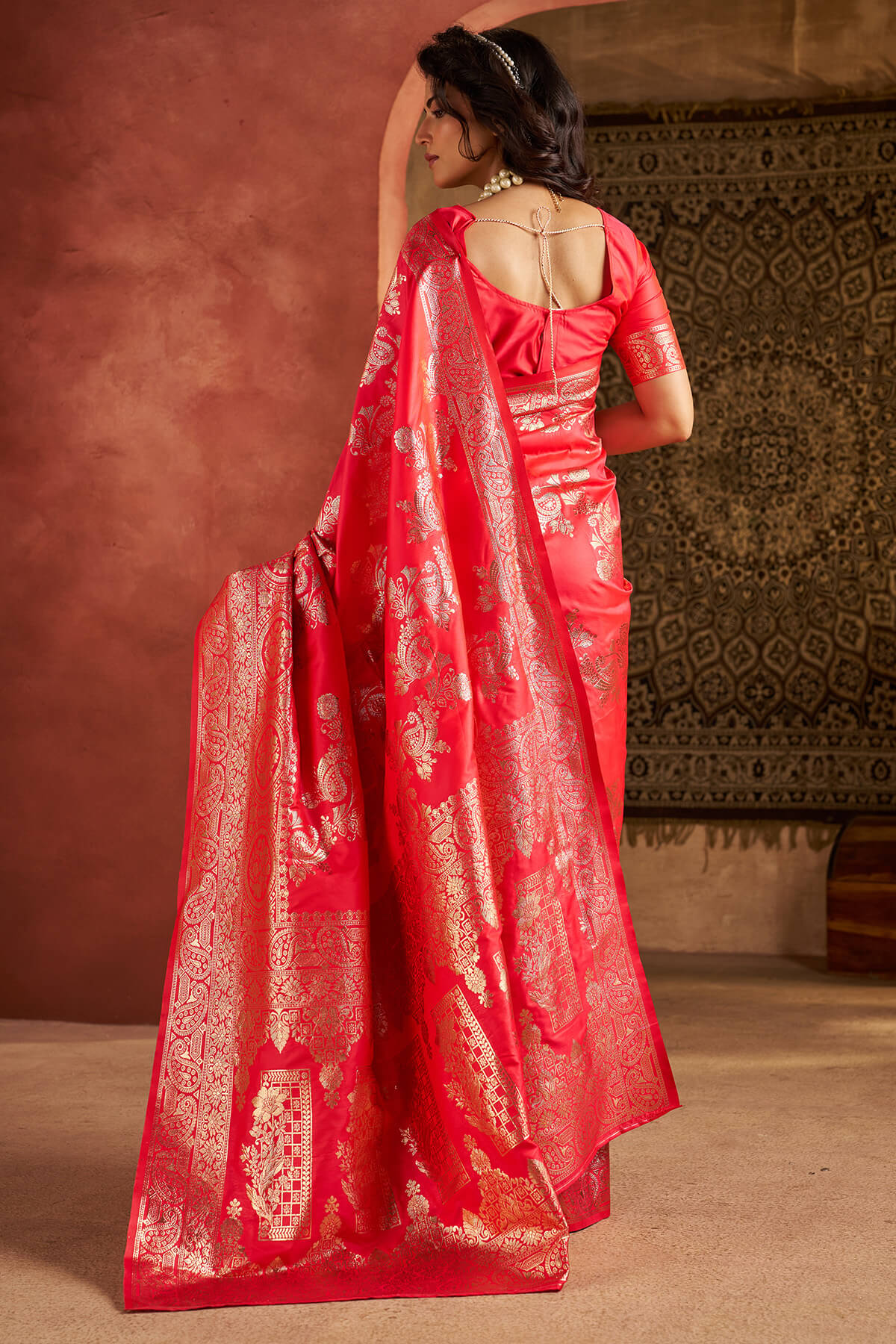 Sizzling Dark Pink Pure Zari Weaving Banarasi Silk Saree With Ailurophile Blouse Piece - Image 5
