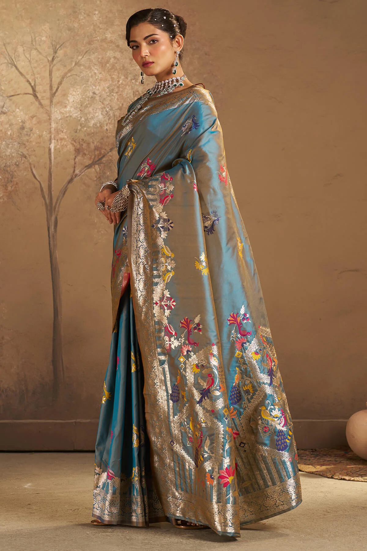 Sizzling Grey Pure Zari Weaving Banarasi Silk Saree With Dulcet Blouse Piece - Image 4
