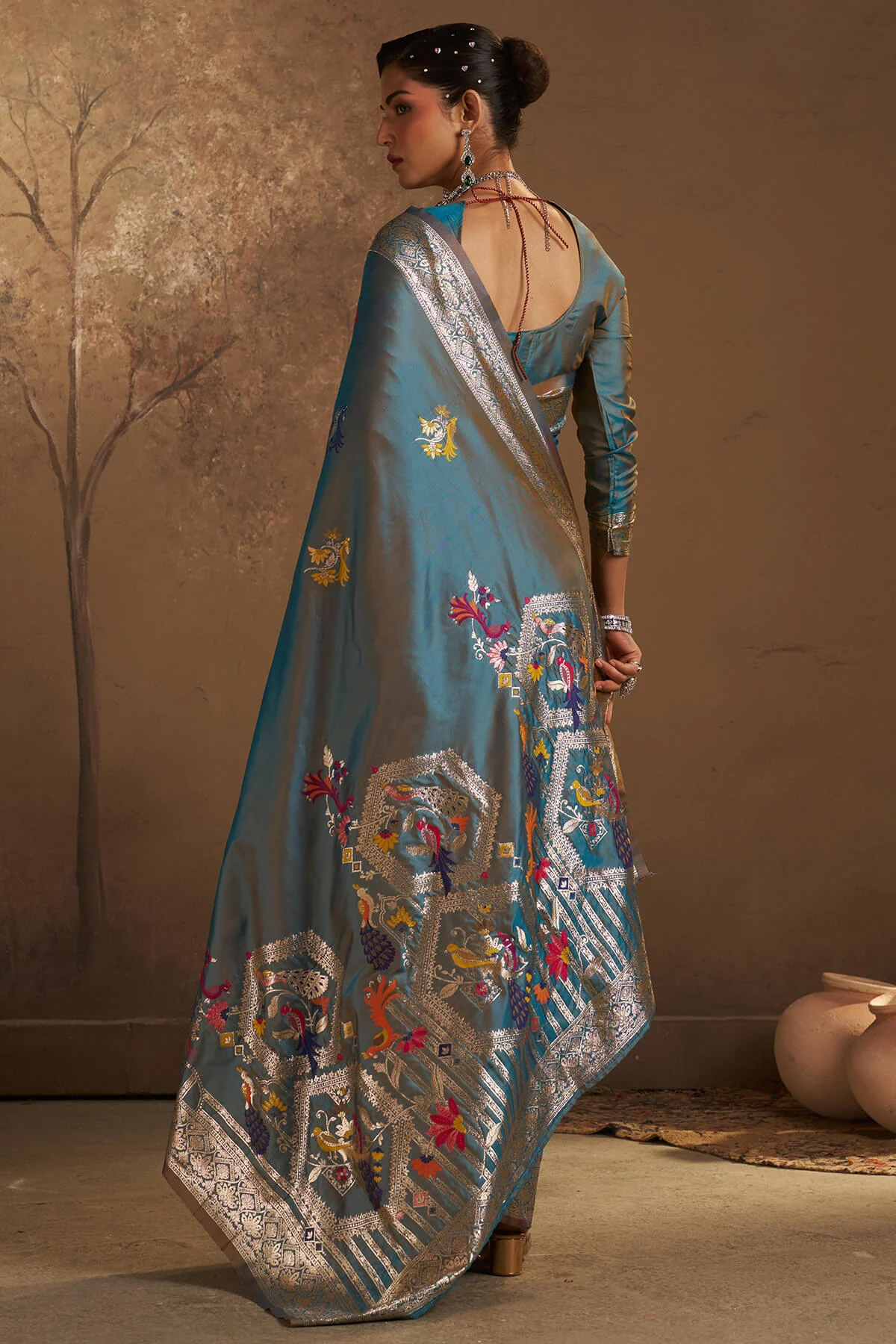 Sizzling Grey Pure Zari Weaving Banarasi Silk Saree With Dulcet Blouse Piece - Image 5