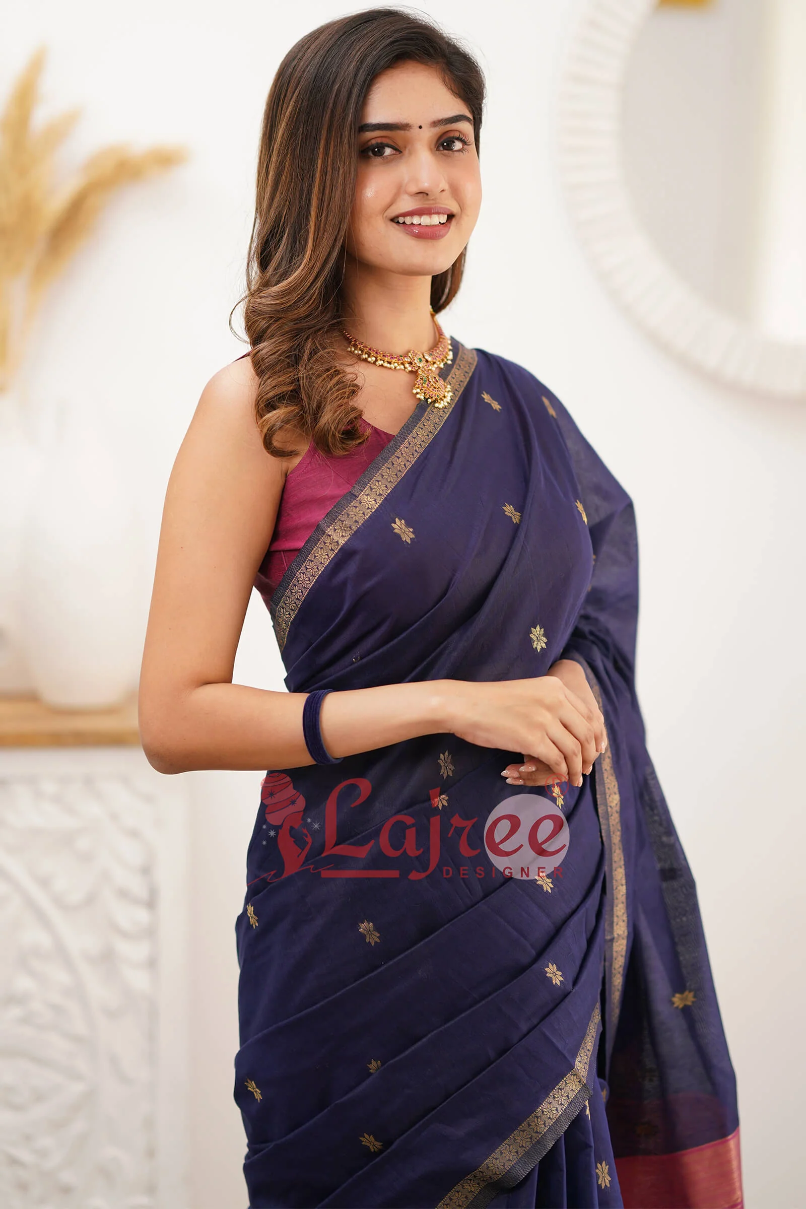 Sizzling Navy Blue Cotton Silk Saree With Mesmerising Blouse Piece - Image 7