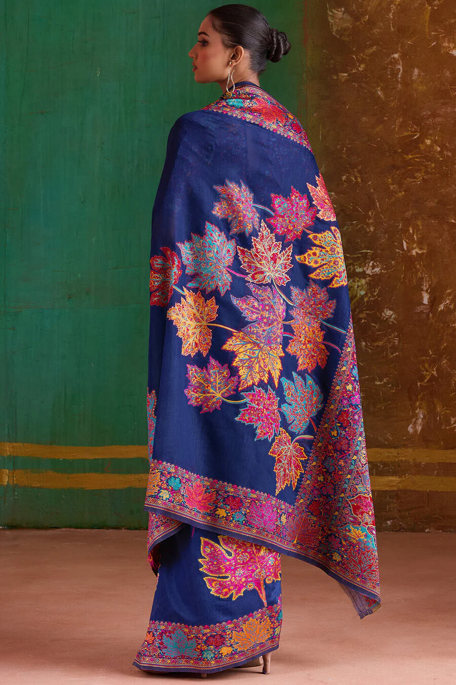 Sizzling Navy Blue Pashmina Saree With Incredible Blouse Piece - Image 5