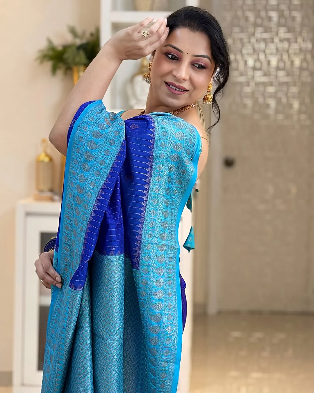 Skinny Blue Soft Silk Saree With Designer Blouse Piece - Image 2
