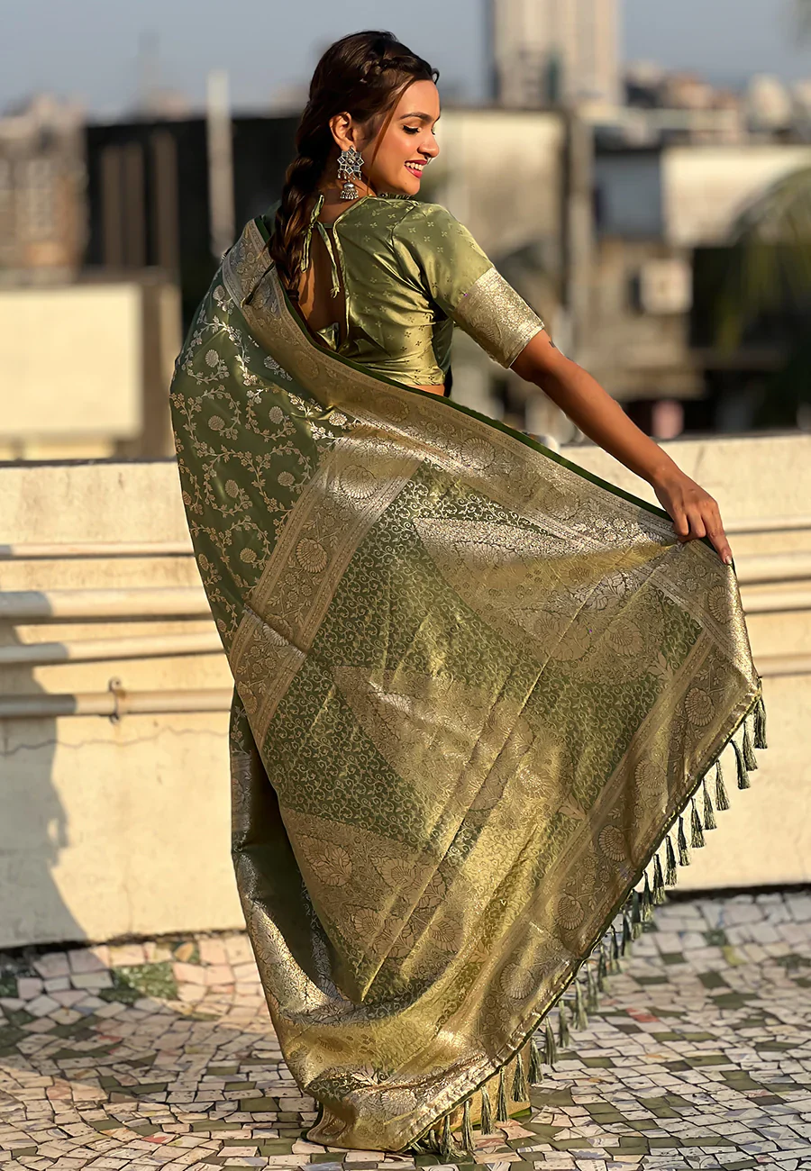 Smart Green Soft Silk Saree With Ideal Blouse Piece - Image 4