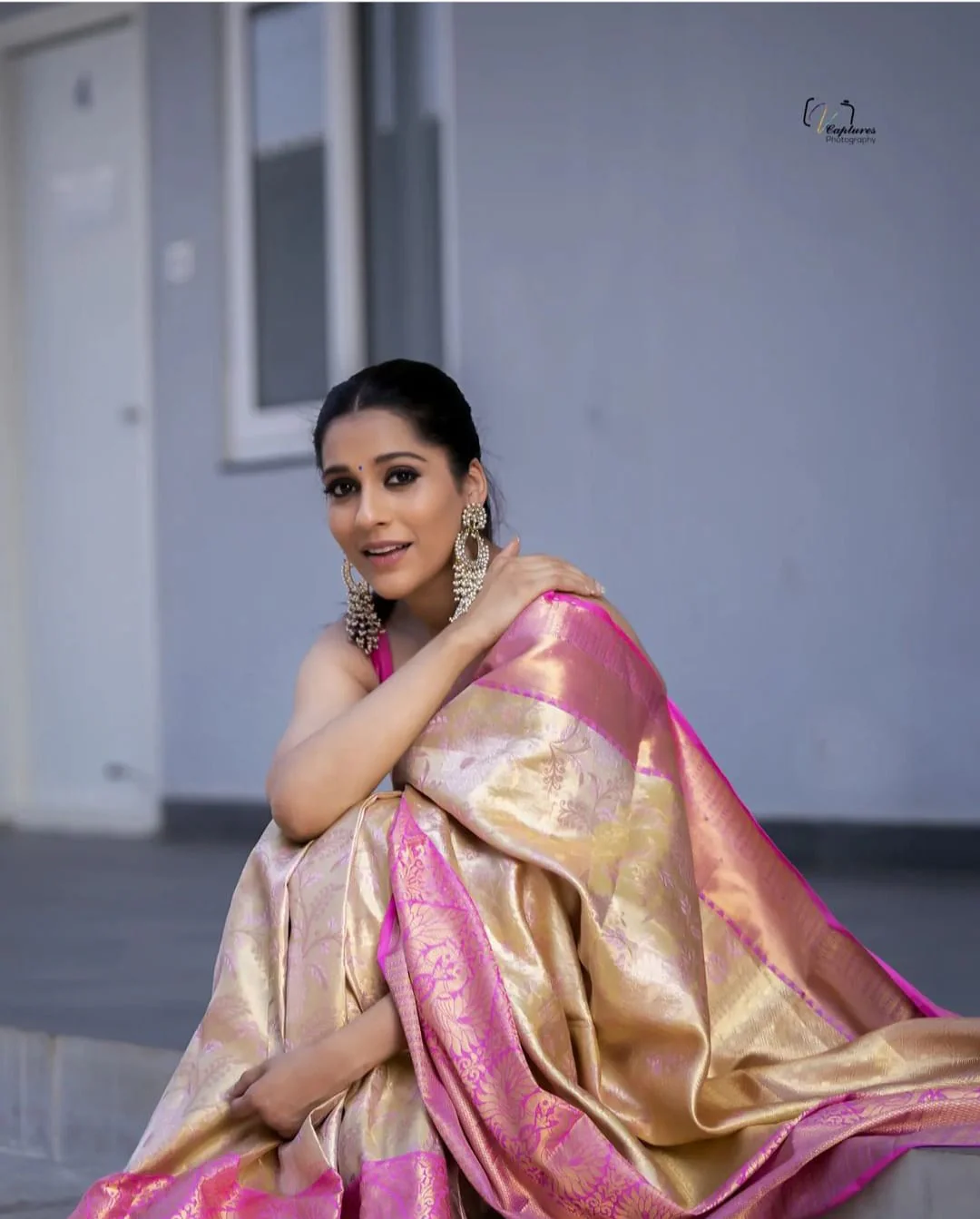 Snappy Beige Soft Silk Saree With Staggering Blouse Piece - Image 3