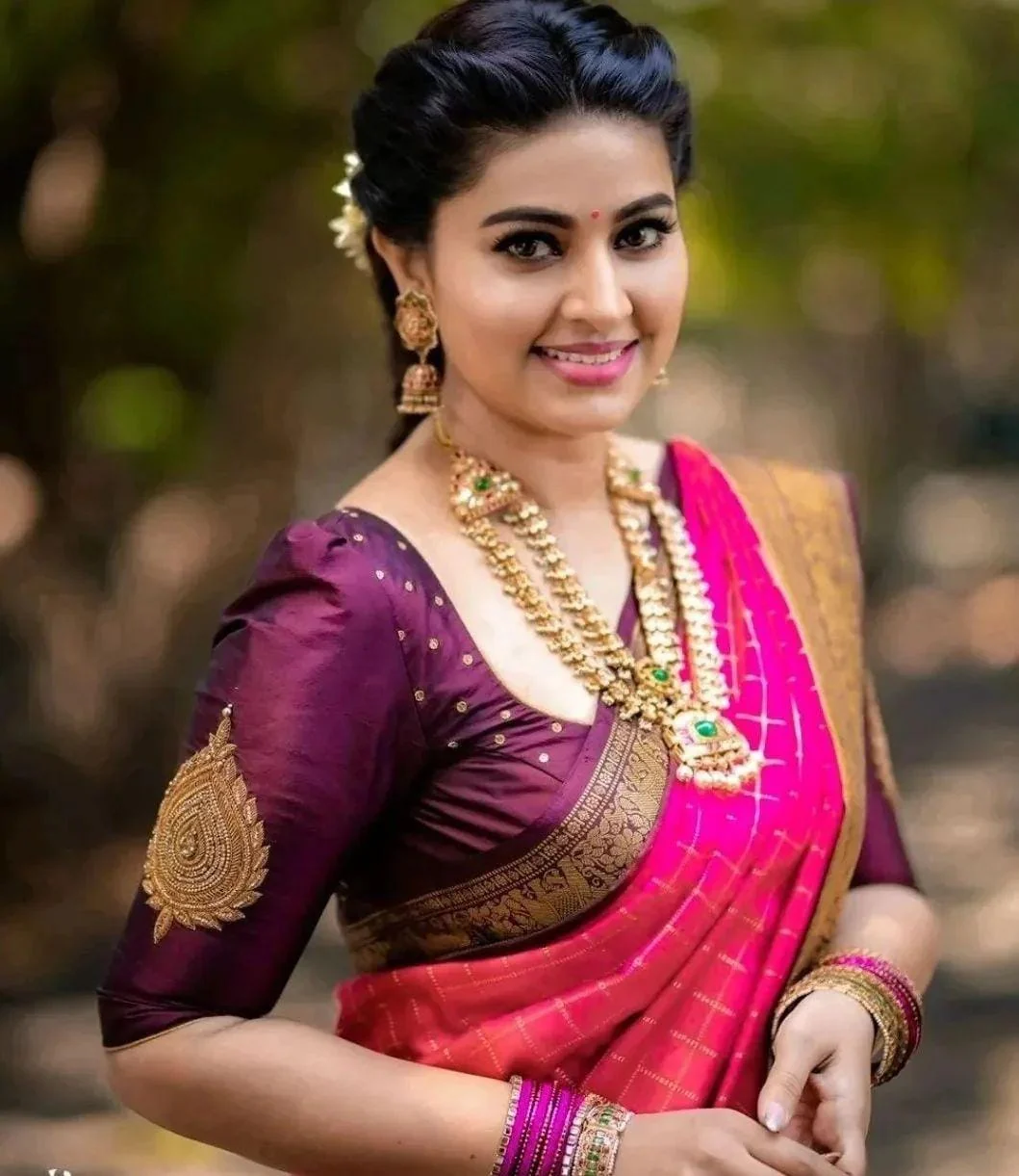 Snappy Pink Soft Silk Saree With Artistic Blouse Piece - Image 3