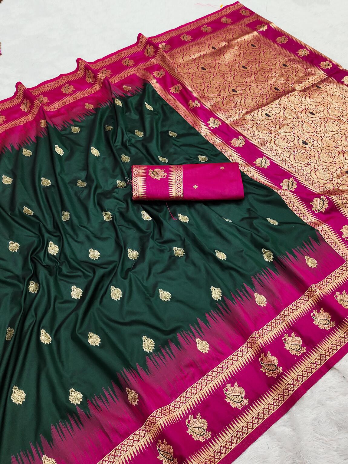 Snazzy Dark Green Soft Banarasi Silk Saree With Diaphanous Blouse Piece - Image 2