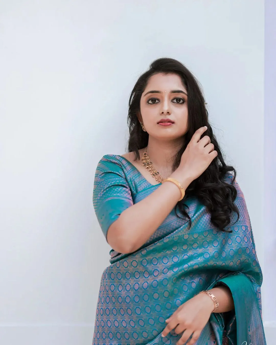 Snazzy Firozi Soft Banarasi Silk Saree with Glittering Blouse Piece - Image 2