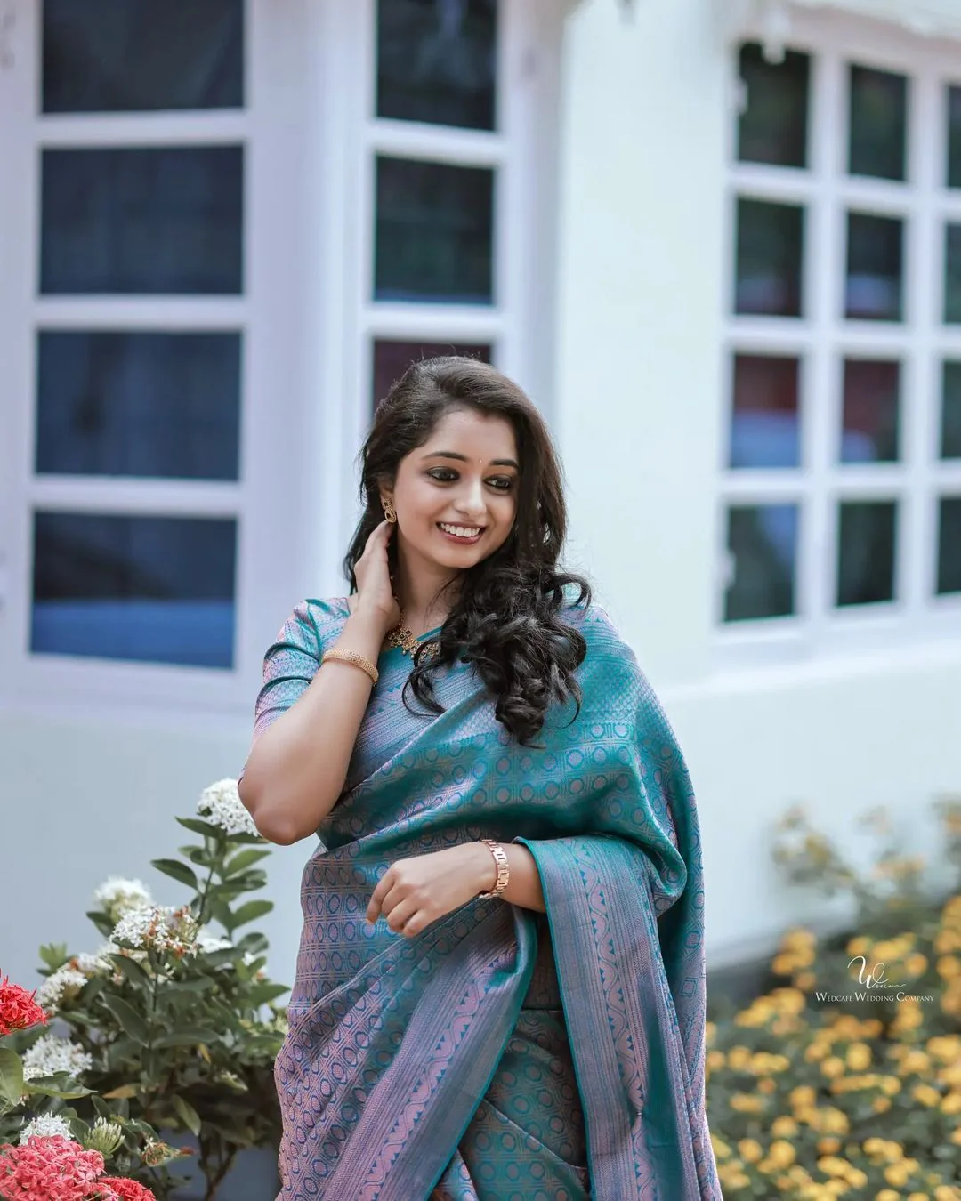 Snazzy Firozi Soft Banarasi Silk Saree with Glittering Blouse Piece - Image 5