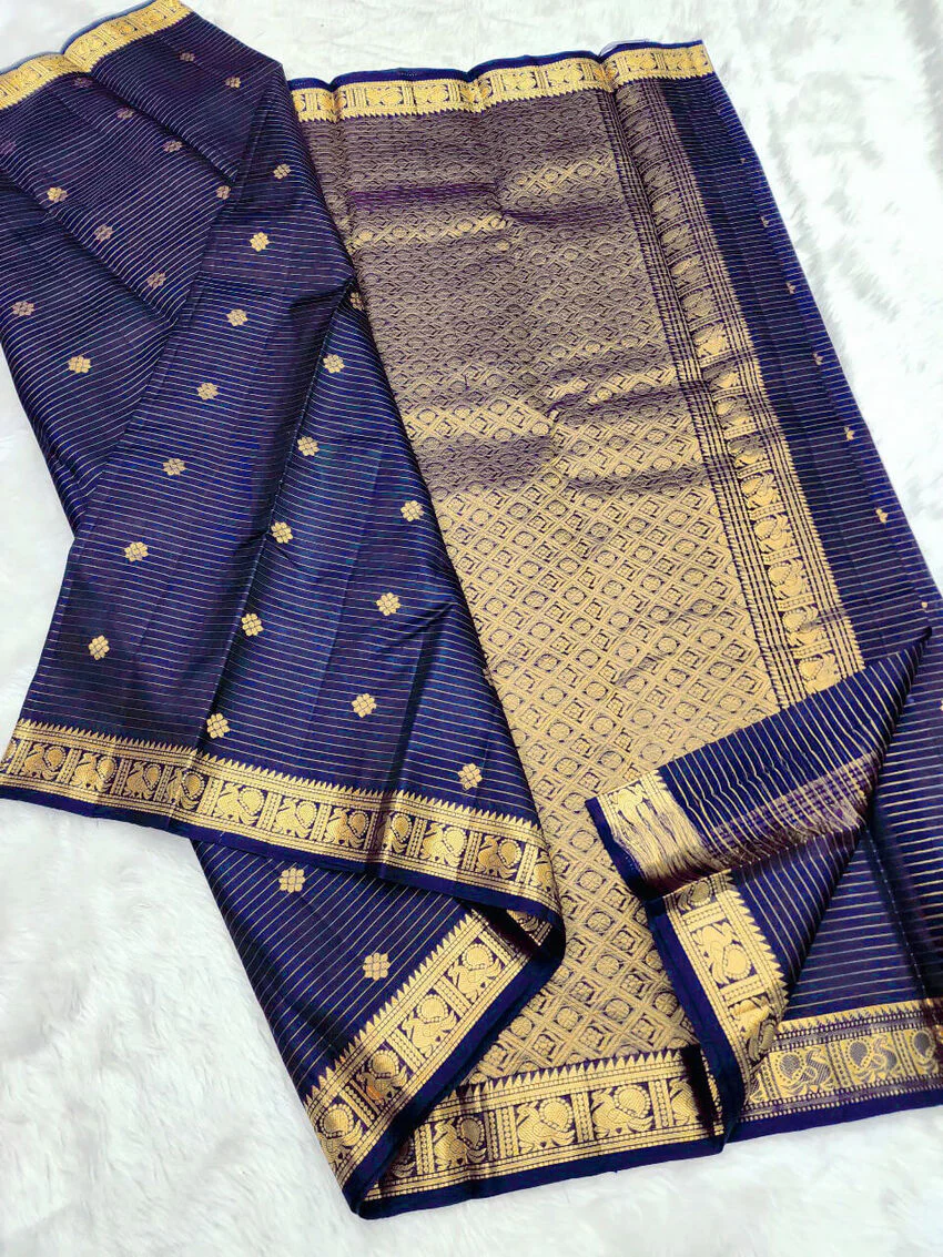 Snazzy Navy Blue Soft Silk Saree With Opulent Blouse Piece - Image 4