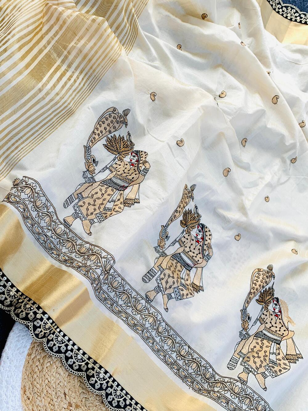 Snazzy Off White Kalamkari Thread Work Tussar Silk Saree With Opulent Blouse Piece - Image 4