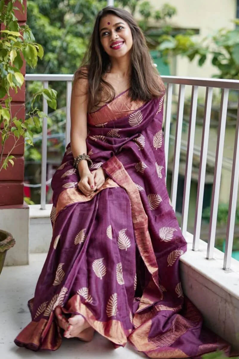 Snazzy Purple Linen Silk Saree With Imaginative Blouse Piece - Image 3