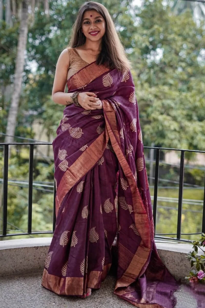 Snazzy Purple Linen Silk Saree With Imaginative Blouse Piece - Image 5