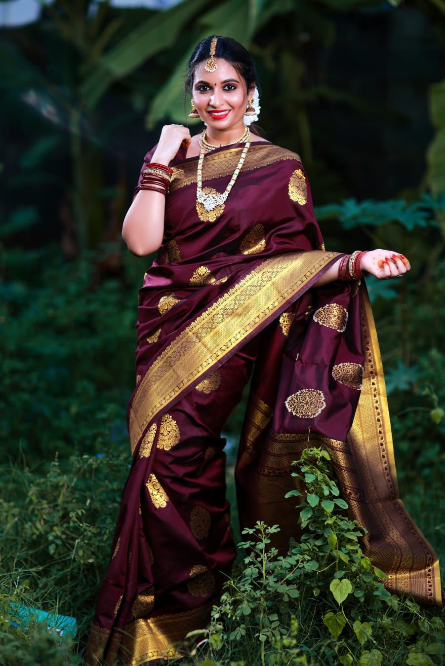 Snazzy Wine Soft Banarasi Silk Saree With Gratifying Blouse Piece - Image 2