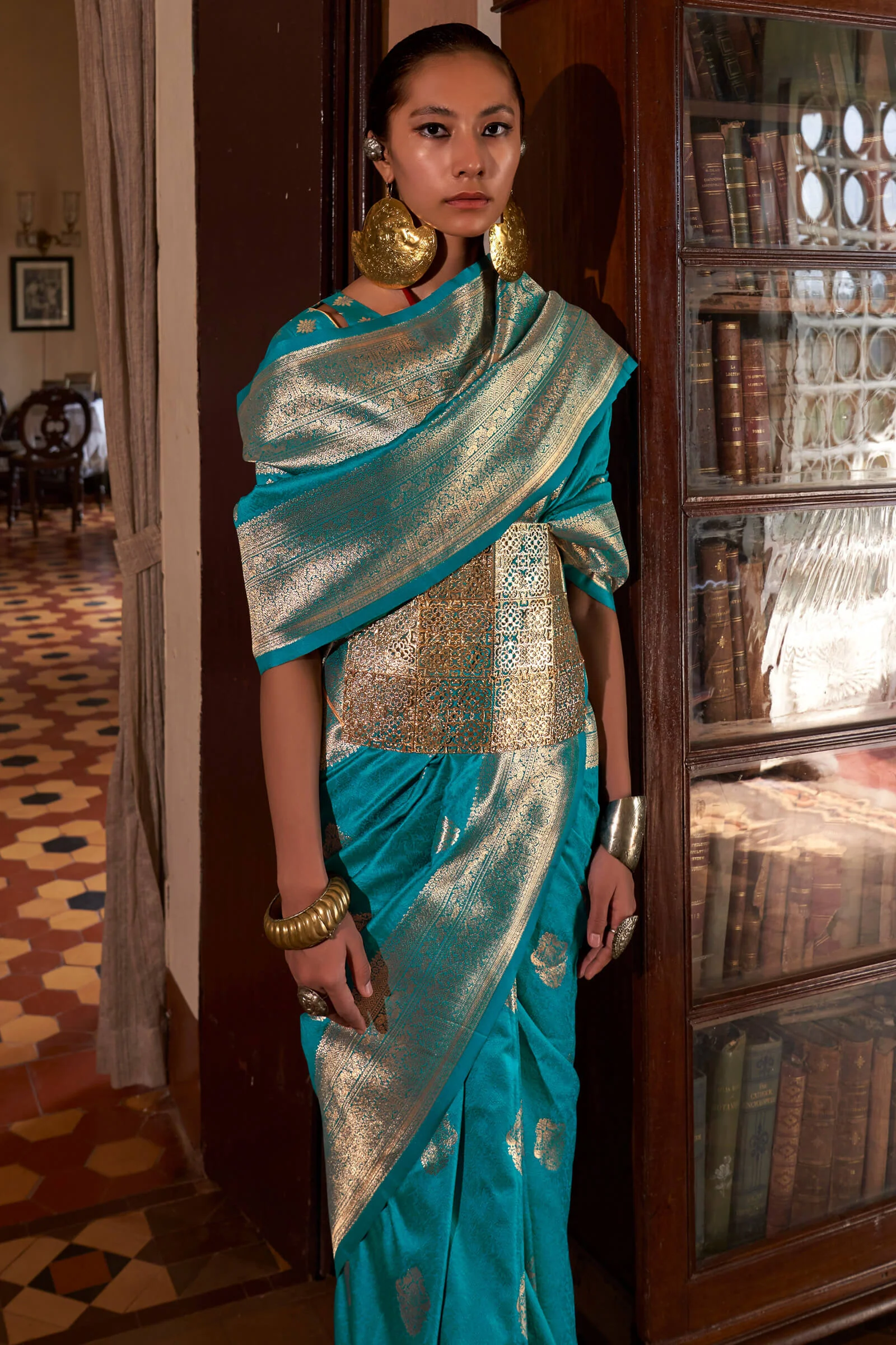 Sonorous Firozi Soft Banarasi Silk Saree With Charismatic Blouse Piece - Image 2