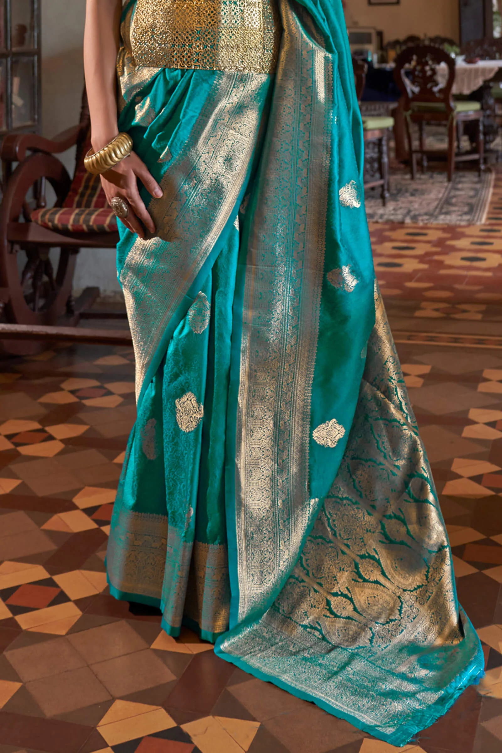 Sonorous Firozi Soft Banarasi Silk Saree With Charismatic Blouse Piece - Image 4